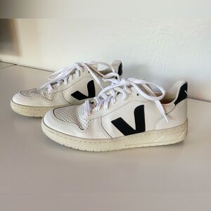 Veja V-10 Sneakers Women (size: 39 or 8)